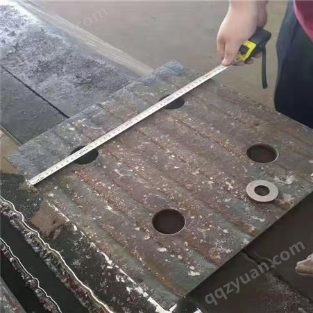 无裂纹堆焊耐磨板 钢厂轧钢侧挡板 高铬合金板抗冲击 中锐双金属耐磨钢板
