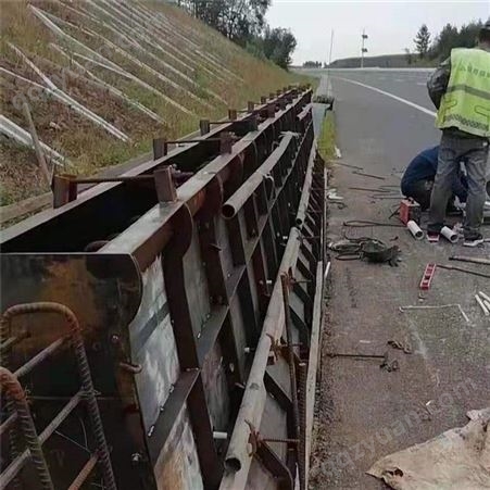 防撞墙钢模具 公路公路防撞墙模板 来图定制